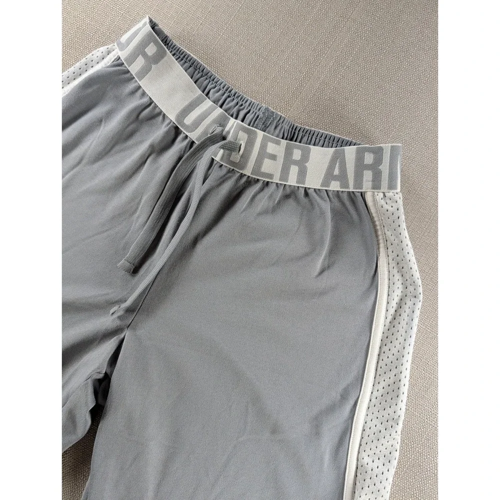 Under Armour HeatGear Gray Mesh Panel Athletic Shorts Boys Youth Medium M Loose